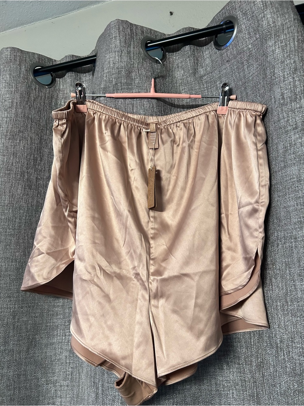 NWT SKIMS Silk sleep shorts shiny gold 4X